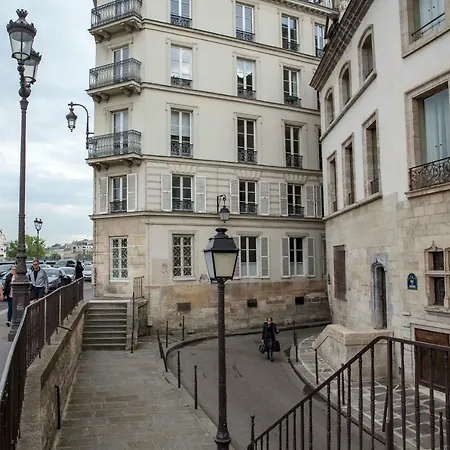Veeve - Classical On Ile De La Cite *