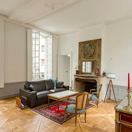 Veeve - Classical On Ile De La Cite *