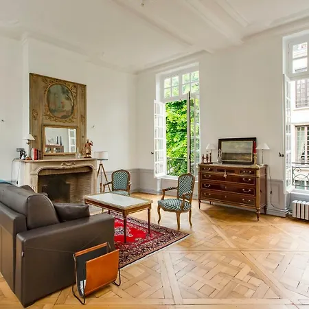 Veeve - Classical On Ile De La Cite Parijs